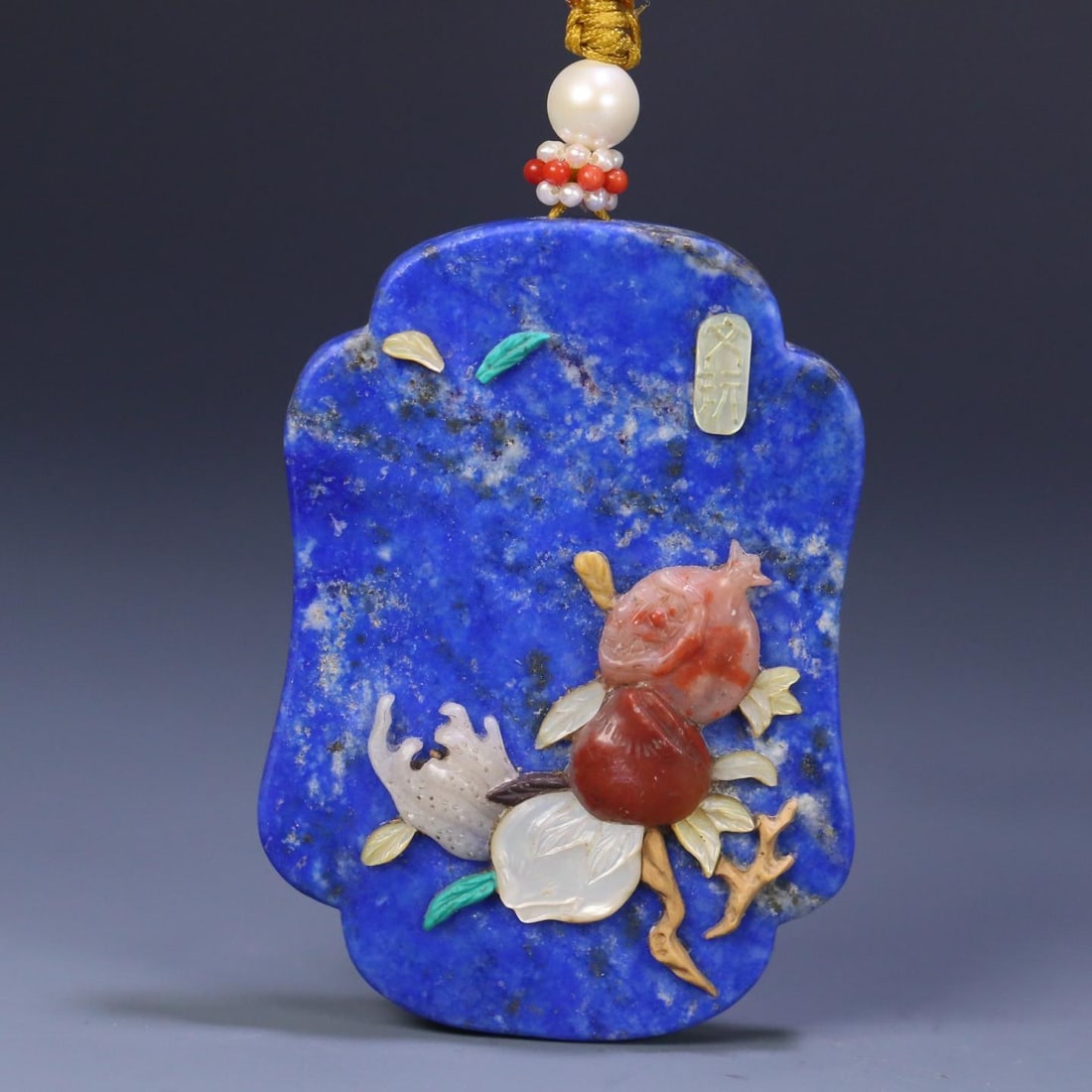 A lapis lazuli treasure of the Qing Dynasty is embedded with three more sons and many blessings and (1 of 9)