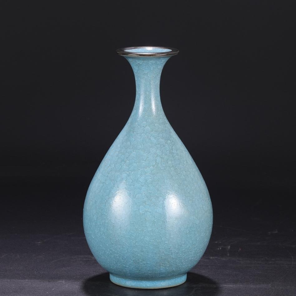 A piece of the Song Dynasty Ru kiln sky blue glaze ice flake pattern silver mouth court imperial (1 of 7)