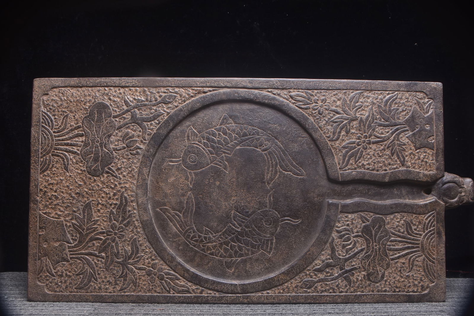 A beautiful bluestone has more than a beast head tea table every year: Exquisite bluestone has more than a beast head tea table every year Size:70x35x5cm (The Dimensions Of All Batches Are Manually Measured.If You Need More Detailed Information, Please Contact Our Custom