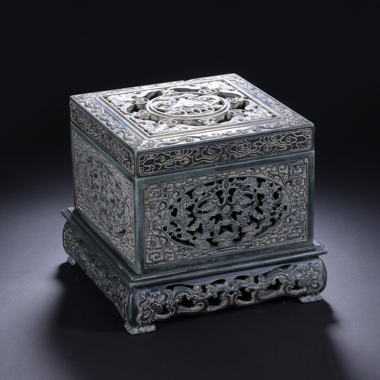 A set of Qing Dynasty stone carved inkstones: The Qing Dynasty's Duanshi carved inkstone Size:H:14.5cmW:15.7cmW:3.69kg (The Dimensions Of All Batches Are Manually Measured.If You Need More Detailed Information, Please Contact