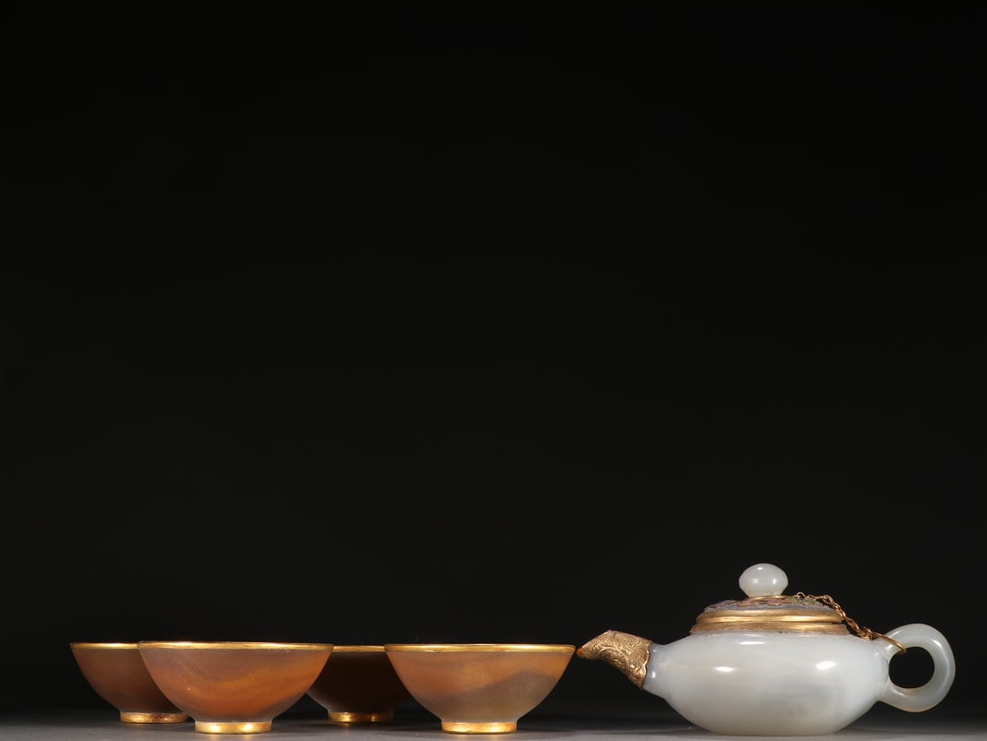 A set of agate-covered gold-covered teacups from the Liao and Jin dynasties: Agate gold-covered teacup set in the Liao and Jin dynasties Size:TeapotH:7.9cmW:16cmW:0.2823kg (The Dimensions Of All Batches Are Manually Measured.If You Need More Detailed