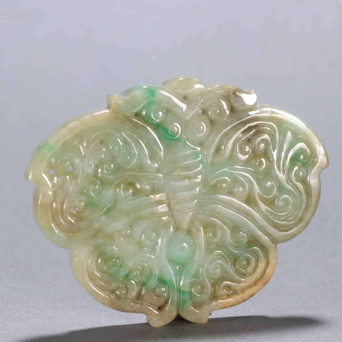 A jade butterfly-shaped pendant from the Qing Dynasty: The jade butterfly-shaped pendant of the Qing Dynasty Size:H:6cmW:7.9cmW:0.0609kg (The Dimensions Of All Batches Are Manually Measured.If You Need More Detailed Information, Please