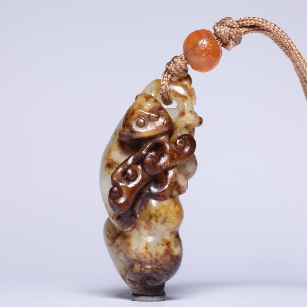 A beautiful Hetian jade seed material spirit monkey presents auspiciousness: Exquisite Hetian jade seed material spirit monkey presentation Size:L:5.4cmW:2.2cmW:0.028kg (The Dimensions Of All Batches Are Manually Measured.If You Need More Detailed
