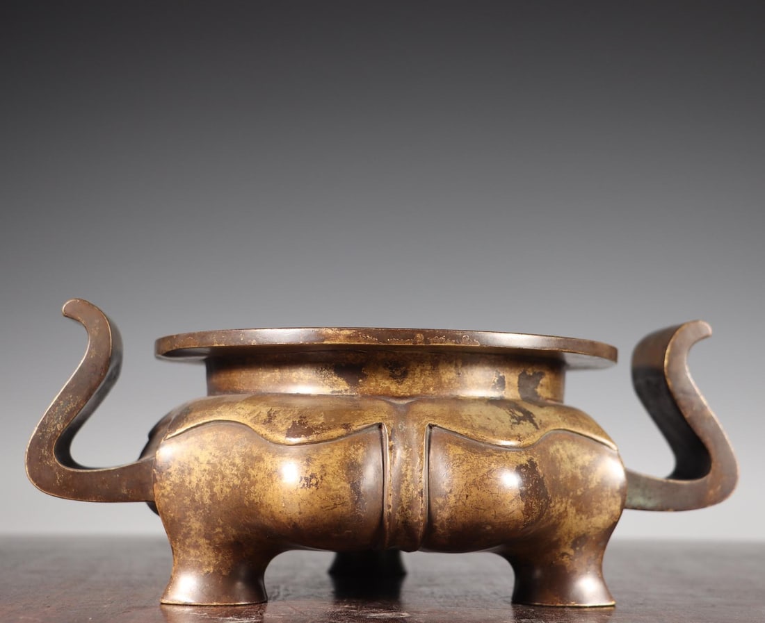 A fine copper official hat ear incense burner: Exquisite copper official hat ear incense burner Size:28×21.5×11cmW:4.85kg (The Dimensions Of All Batches Are Manually Measured.If You Need More Detailed Information, Please