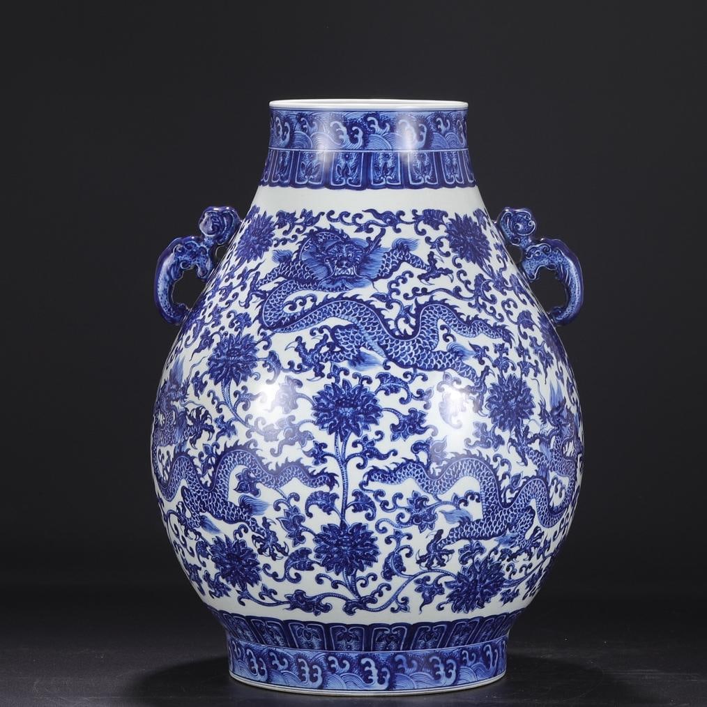 A Qianlong blue and white entwined cloud dragon pattern amphora from the Qing Dynasty (1 of 8)