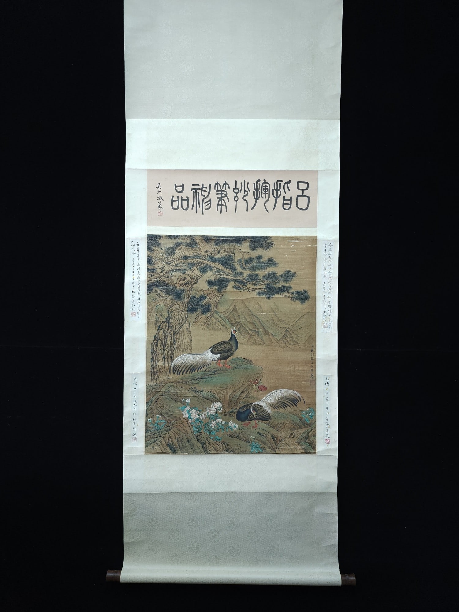 A fine silk flower and bird painting by L ü Ji of the Ming Dynasty: Ming Dynasty Lü Ji's fine silk book flower and bird paintings Size:Paintingcore78x60cm (The Dimensions Of All Batches Are Manually Measured.If You Need More Detailed Information, Please Contact Our C