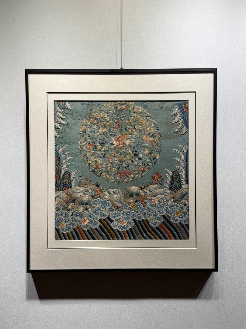 A Su embroidery court seawater river cliff flower from the Qing Dynasty (1 of 6)