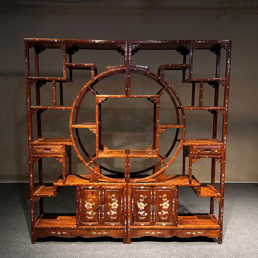 A beautiful yellow rosewood inlaid shell reunion Bogu frame (1 of 10)