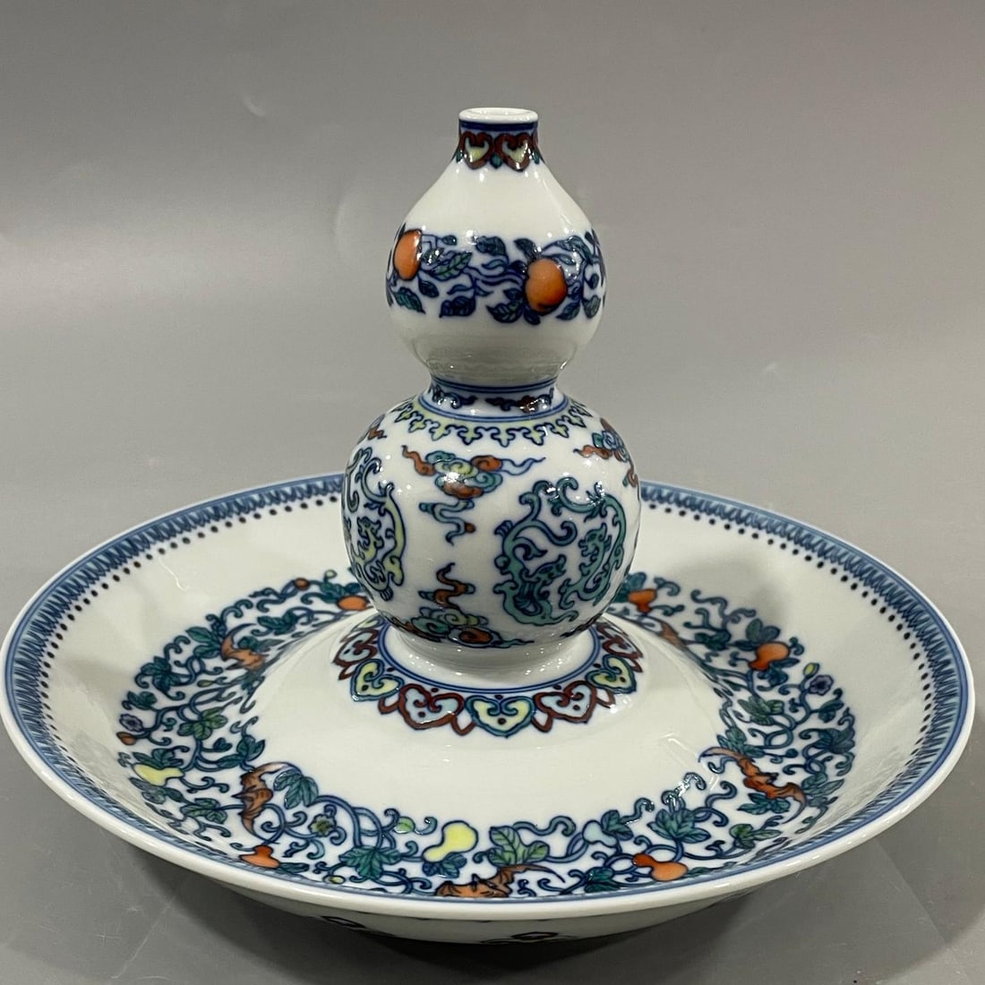 A Doucai Panxin gourd group Kuilong pattern made in the Yongzheng year of the Qing Dynasty: The Yongzheng year system of the Qing Dynasty Doucai Panxin gourd group Kui dragon pattern Size:H:15cmCalibre21cm (The Dimensions Of All Batches Are Manually Measured.If You Need More Detailed Informa