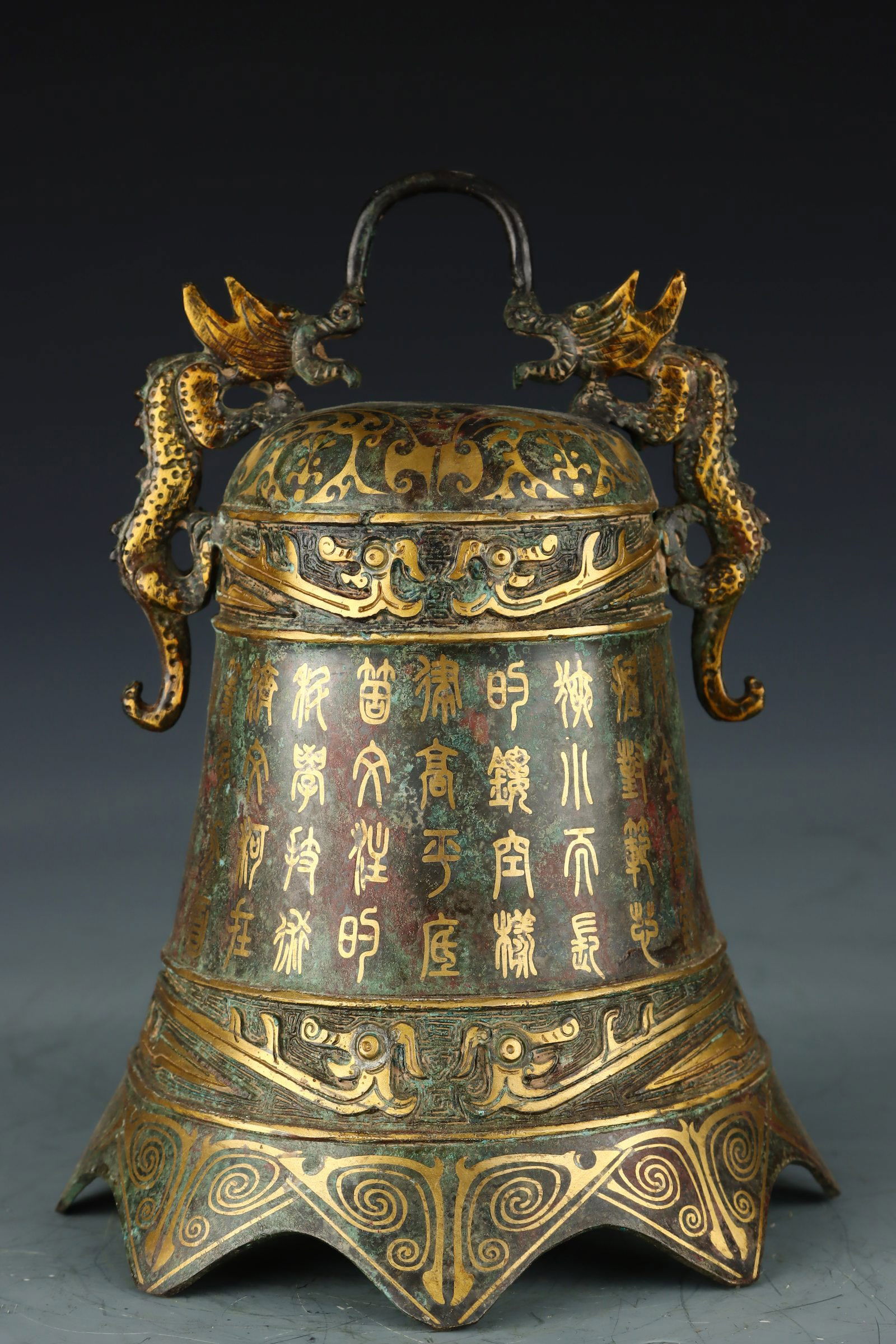 A fine bronze bell - 4