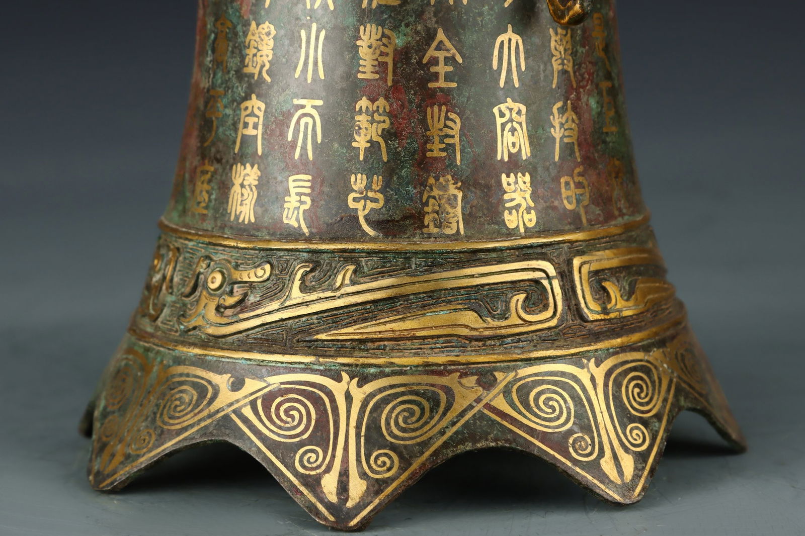 A fine bronze bell - 6