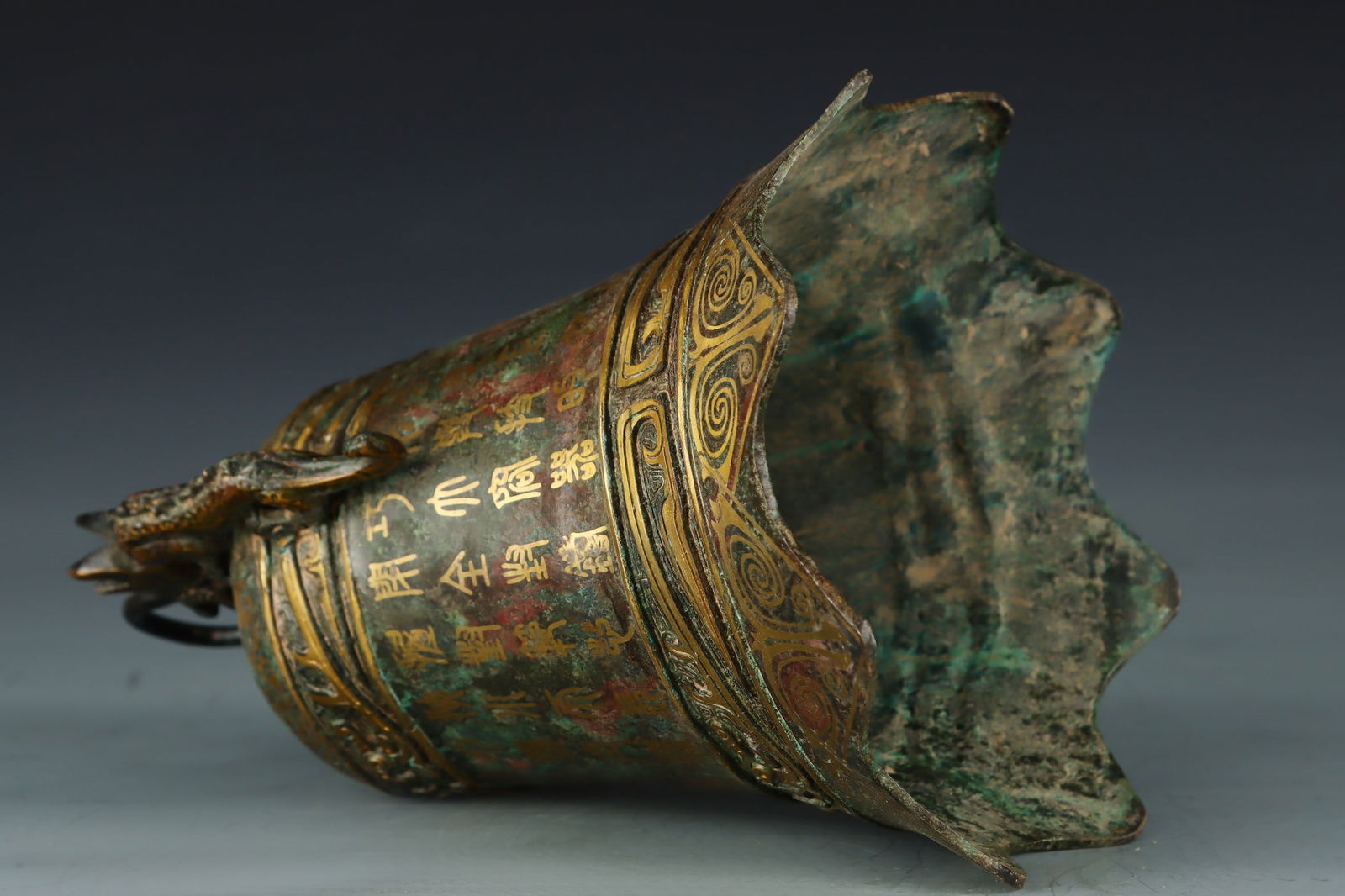 A fine bronze bell - 8