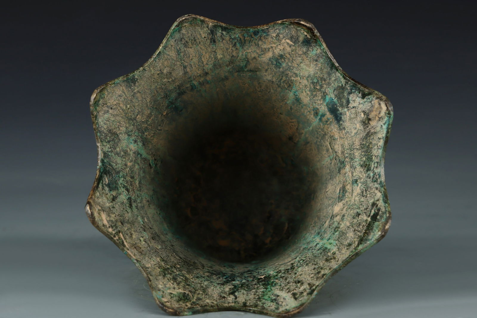 A fine bronze bell - 9