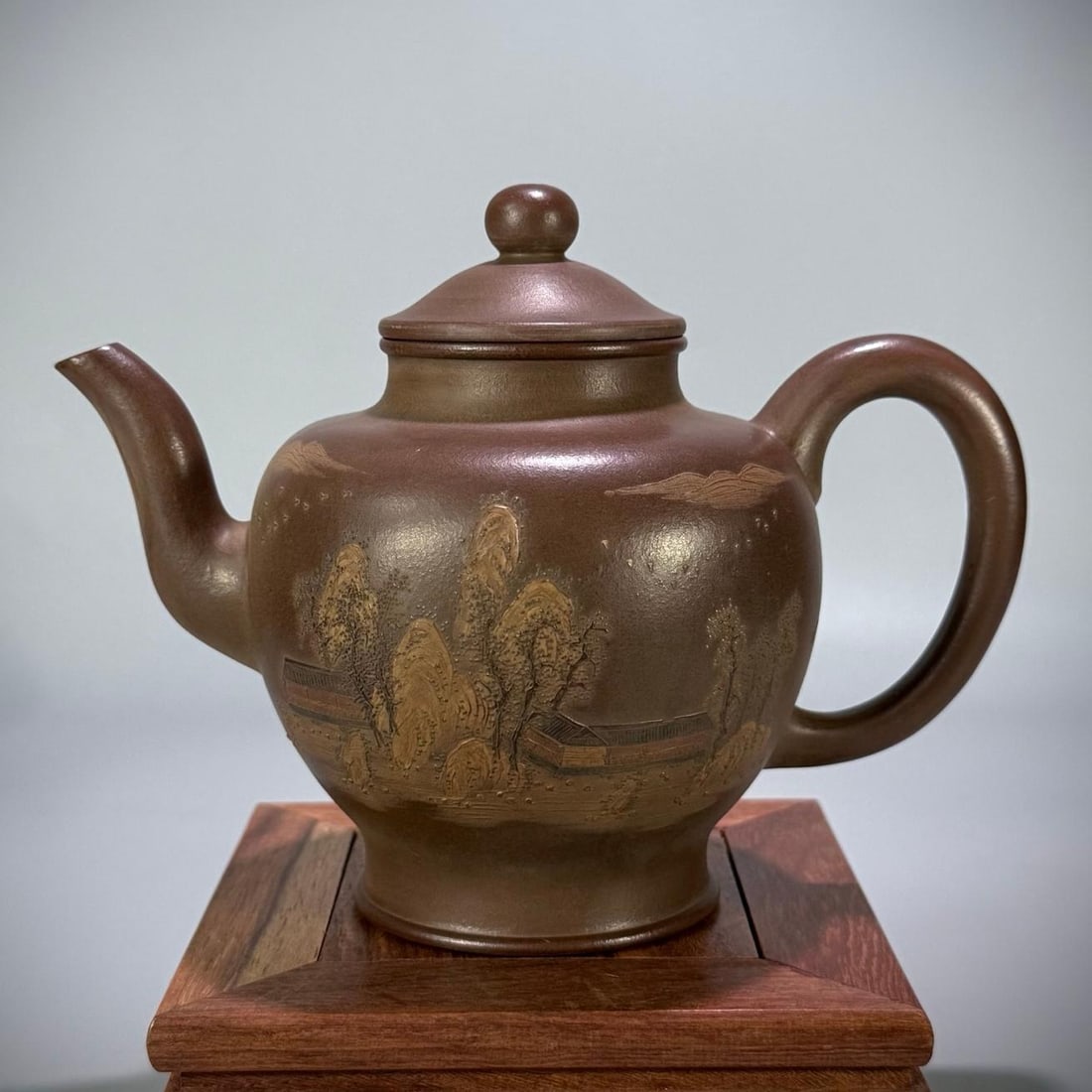 A Qing Dynasty stupid rock painted landscape court wine pot: The Qing Dynasty's stupid rock painted landscape court wine pot Size:16.6x9.9x12.4cmW:0.32kg (The Dimensions Of All Batches Are Manually Measured.If You Need More Detailed