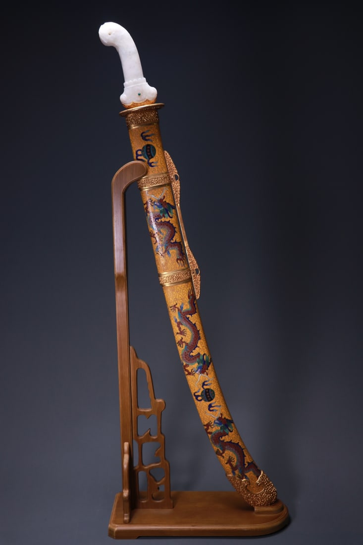 A fine copper-gilt jade-handled dragon-patterned saber: Exquisite copper gilt inlaid with jade handle dragon pattern sword Size:L:97cmW:8.5cmBladeL:74cmW:4cmW:2.834kg (The Dimensions Of All Batches Are Manually Measured.If You Need More Detailed Informatio
