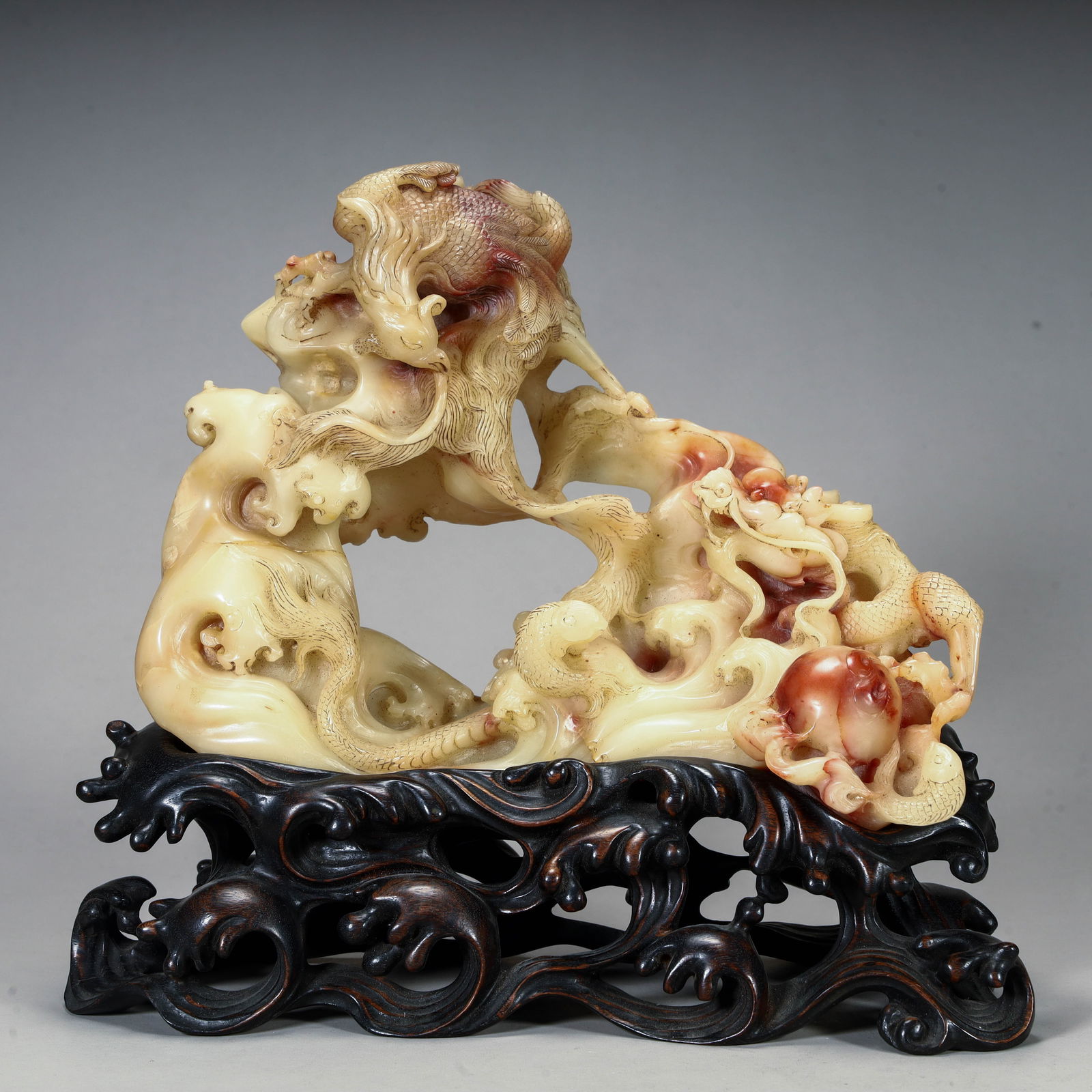 A Qing Dynasty Shoushan stone dragon and phoenix auspicious ornament (1 of 10)