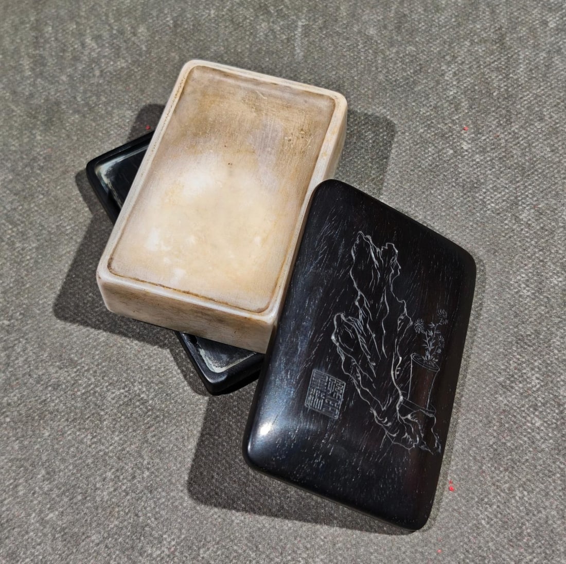 An Exquisite with poem Inkstone: An Exquisite with poem Inkstone Sun xing xian Size:9.3cmx6.5cmx3.6cm (The Dimensions Of All Batches Are Manually Measured.If You Need More Detailed Information, Please Contact Our Customer Service Bef