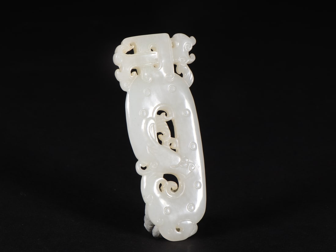 An Exquisite White Jade Dragon Pattern Ornament: An Exquisite White Jade Dragon Pattern Ornament Qing Dynasty, China Size:8.9cmx3.7cmx0.6cm Weight:40g (The Dimensions Of All Batches Are Manually Measured.If You Need More Detailed Information, Please