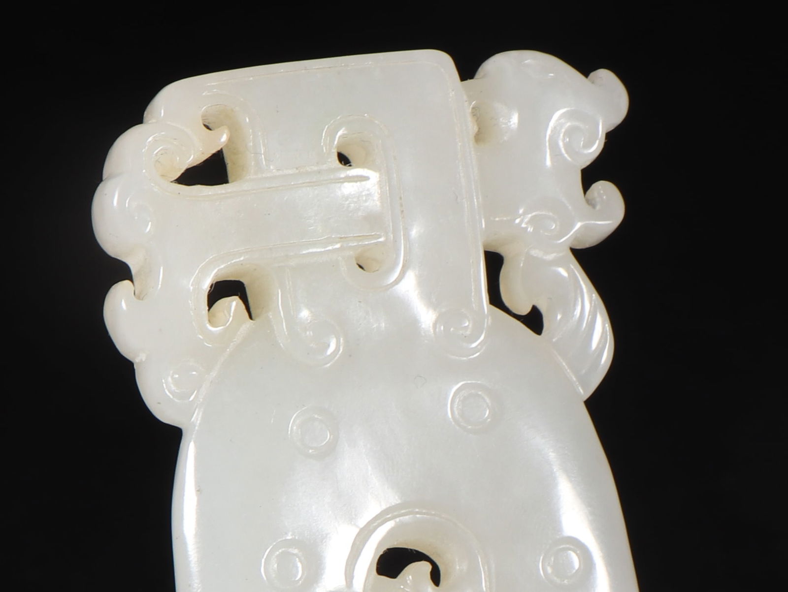 An Exquisite White Jade Dragon Pattern Ornament - 3