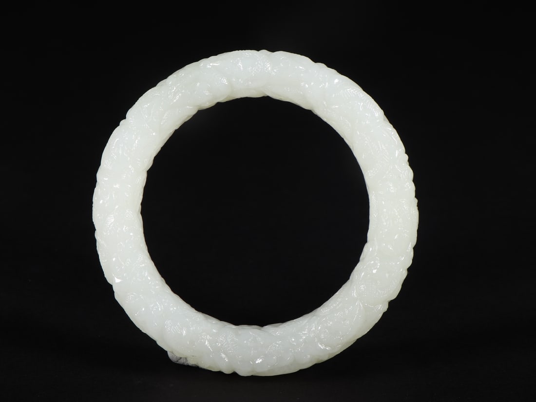 An Exquisite White Jade Dragon Pattern Bracelets (1 of 9)