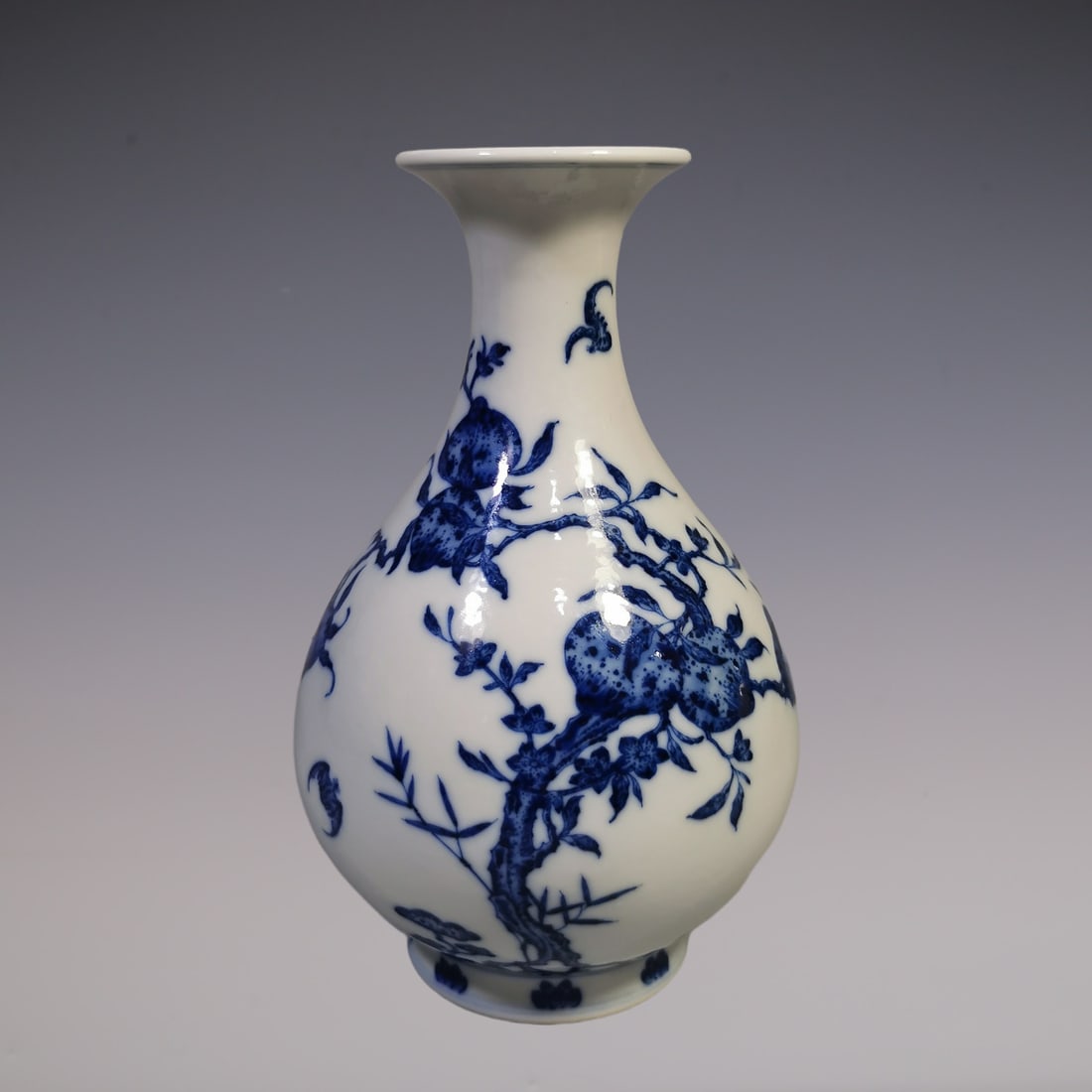 An Exquisite Blue and White Bats and Peach Pattern Vase: An Exquisite Blue and White Bats and Peach Pattern Vase Qing Dynasty, China Qianlong Six-character Mark Size:16.2cmx10cm (The Dimensions Of All Batches Are Manually Measured.If You Need More