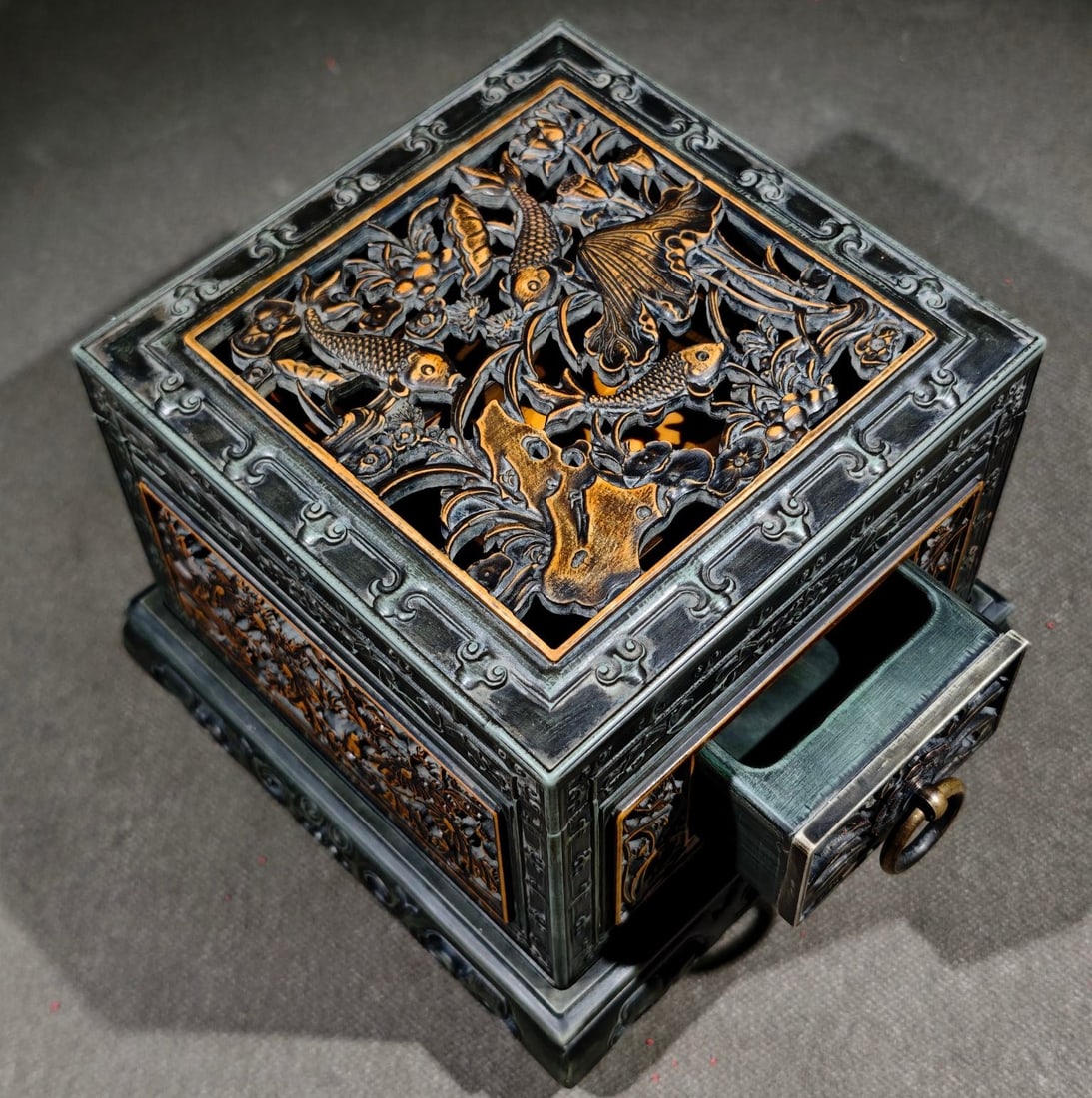 An Exquisite Flower and Bird Pattern with poem Inkstone: An Exquisite Flower and Bird Pattern with poem Inkstone Qing Dynasty, China Size:16cmx16cmx14.5cm (The Dimensions Of All Batches Are Manually Measured.If You Need More Detailed Information, Please