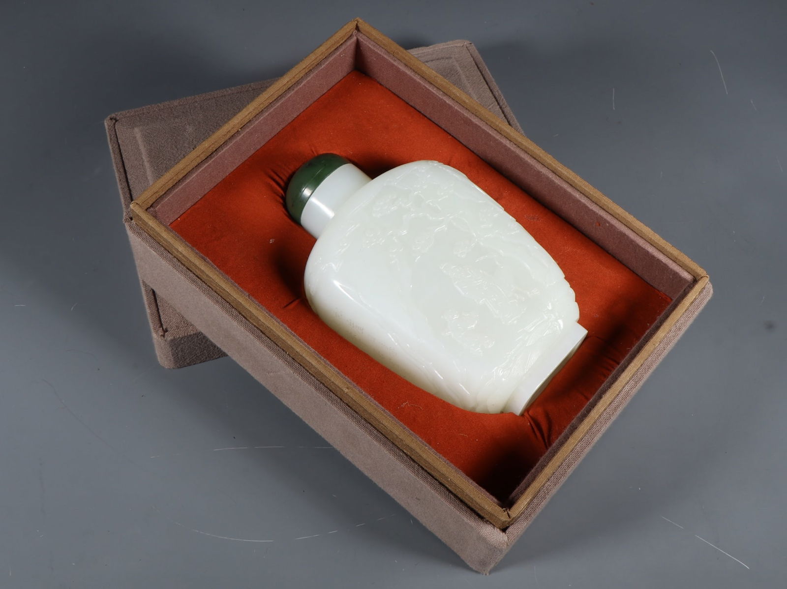 An Exquisite White Jade Inlaid Jasper Character and Story Pattern Snuff Bottle (1 of 9)