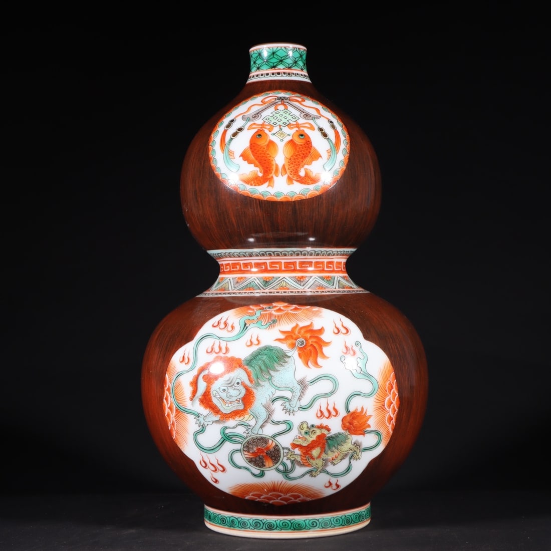 An Exquisite Wucai Imitation Wood Grain Glazed Lion Pattern Gourd-Shaped Vase (1 of 9)