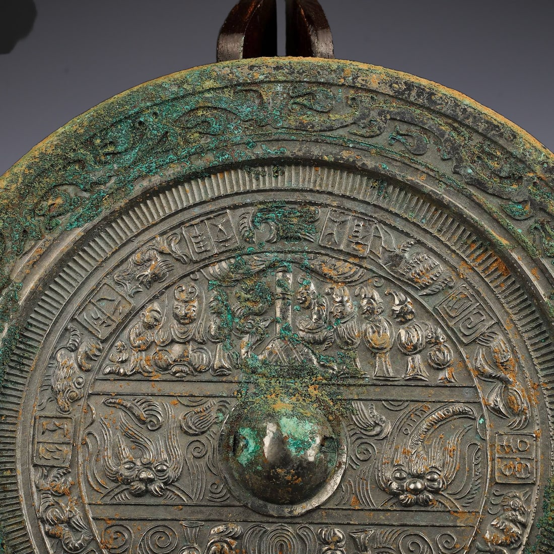 An Exquisite Bronze Figure Pattern Round Mirror - 2