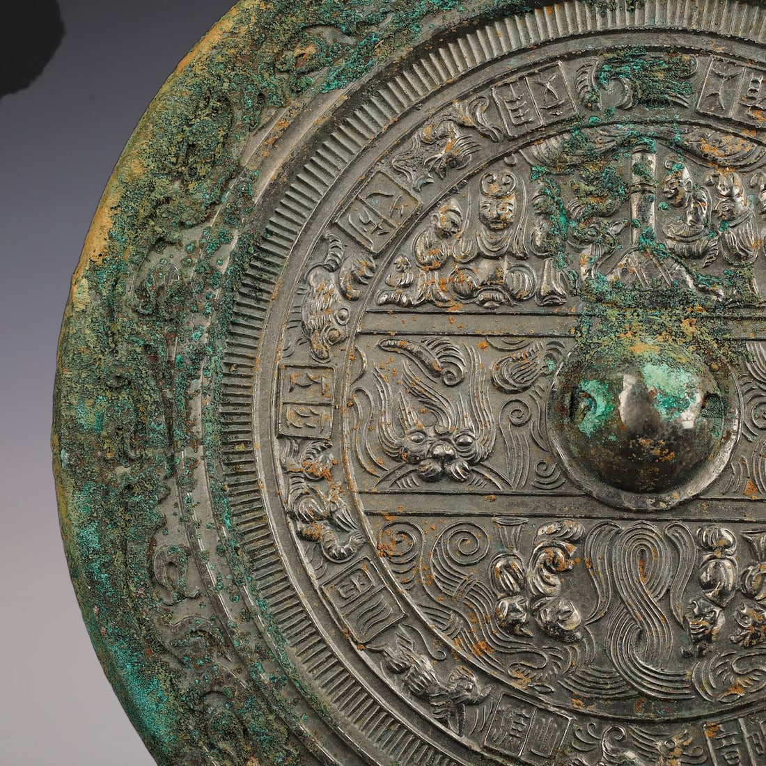 An Exquisite Bronze Figure Pattern Round Mirror - 3