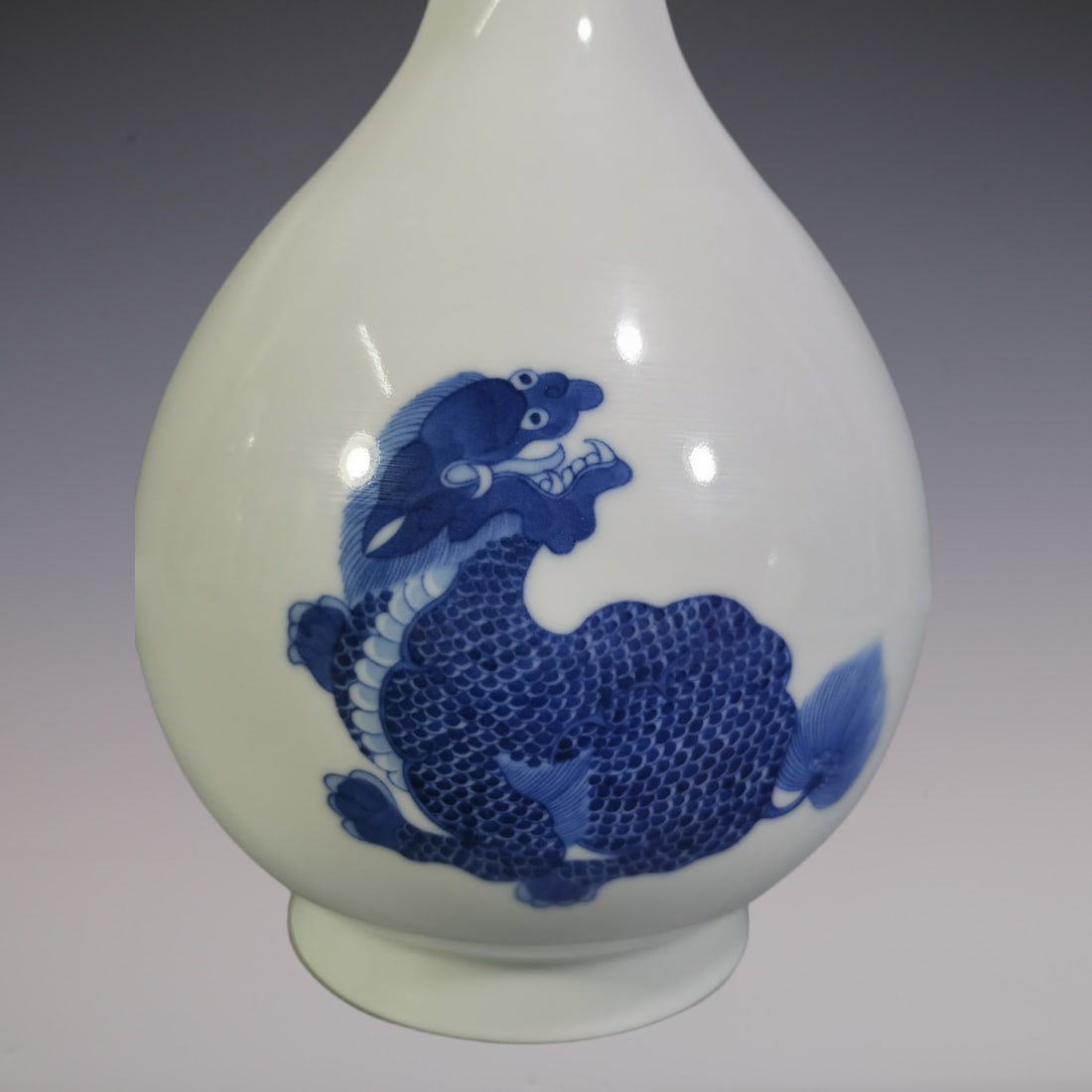 An Exquisite Blue and White Auspicious Beast Pattern Vase - 3