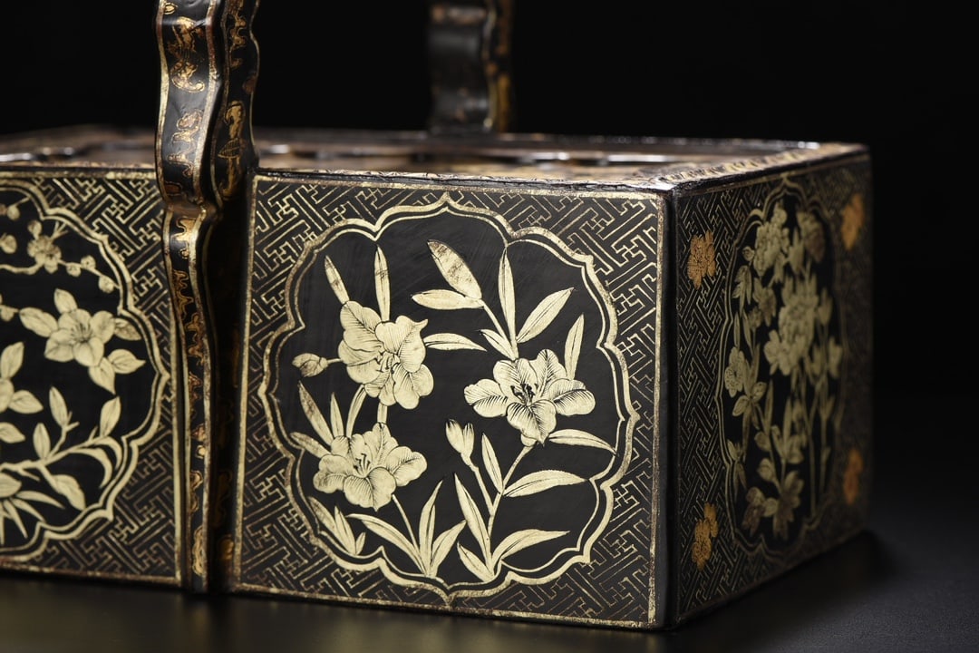 An Exquisite Black Lacquer Painted Gold Flower Pattern Box - 2