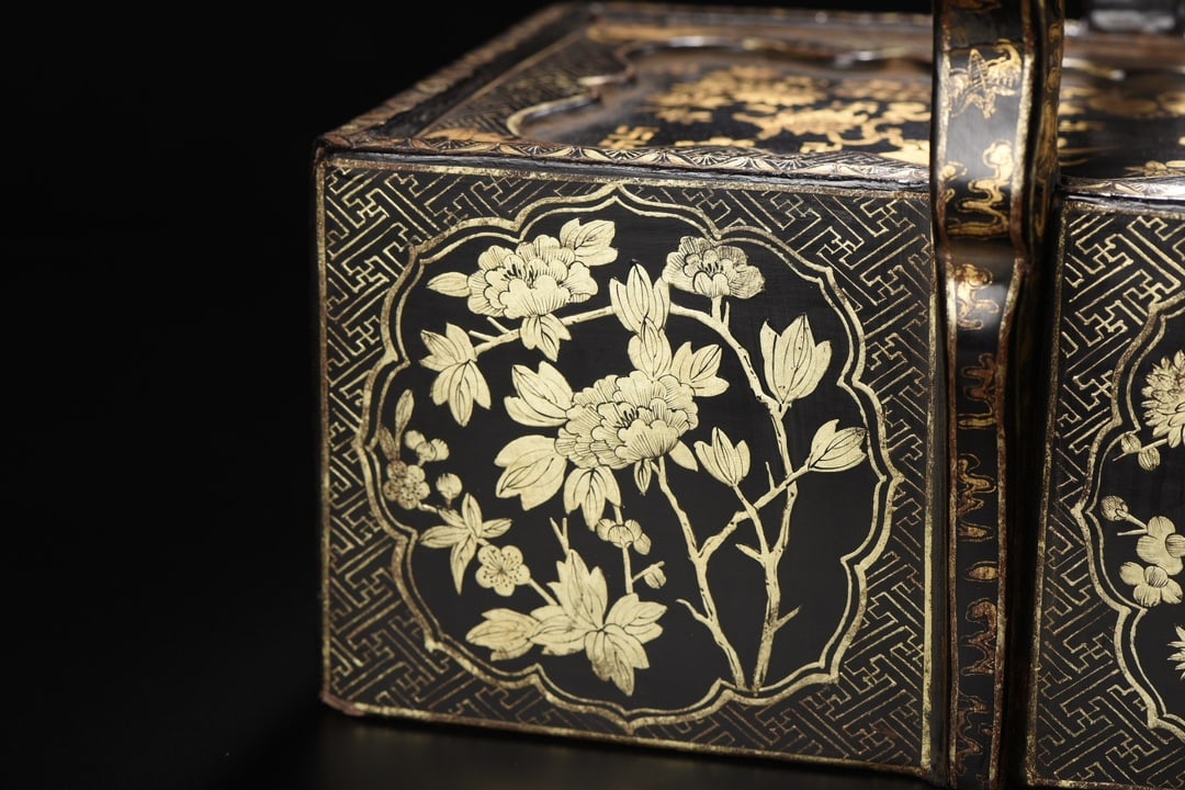 An Exquisite Black Lacquer Painted Gold Flower Pattern Box - 6