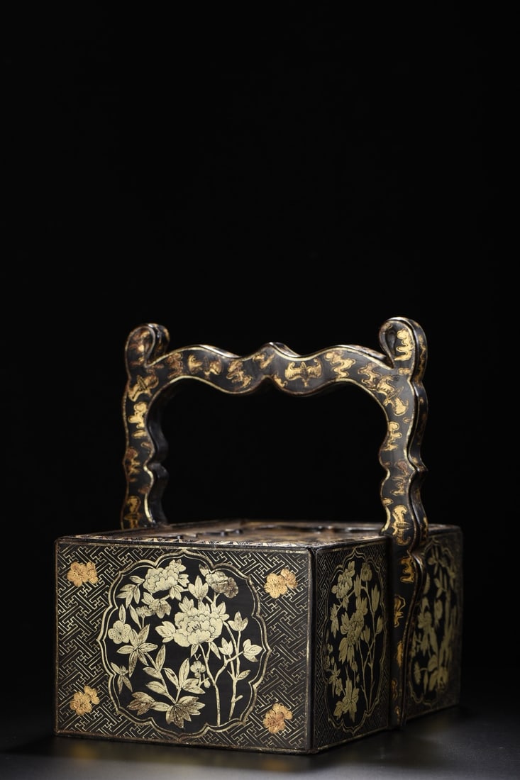 An Exquisite Black Lacquer Painted Gold Flower Pattern Box - 7