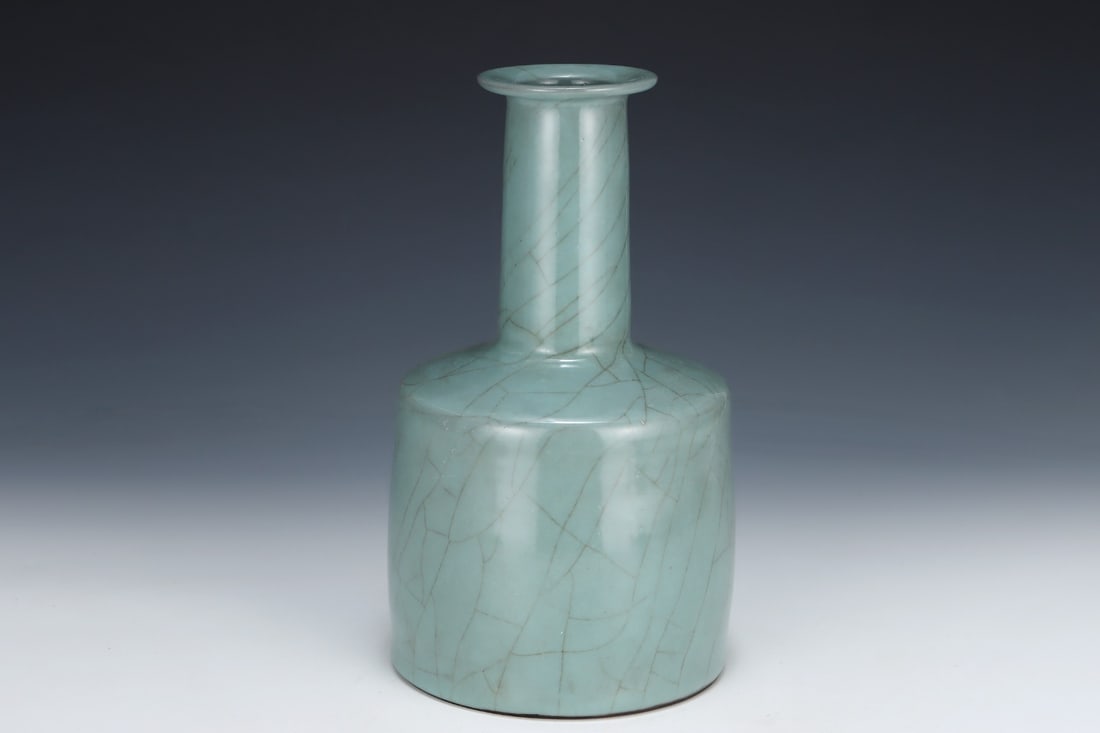 An Exquisite Guan yao Vase - 4