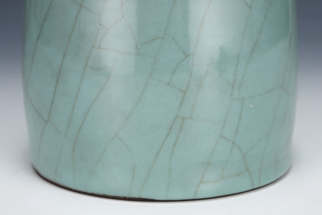 An Exquisite Guan yao Vase - 6