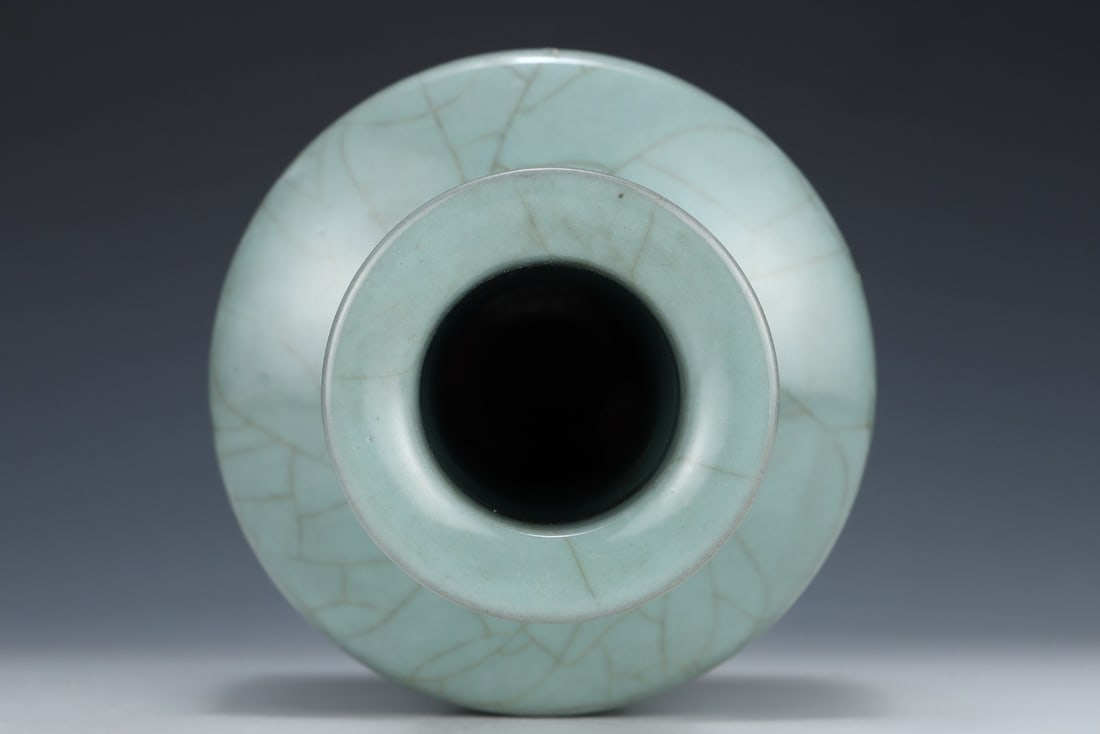 An Exquisite Guan yao Vase - 7