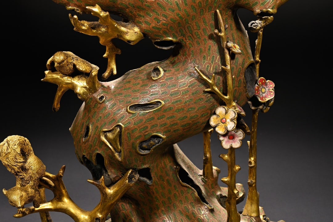 An Exquisite Cloisonne Landscape and Figure Pattern Pine and Crane Pattern Screen - 4