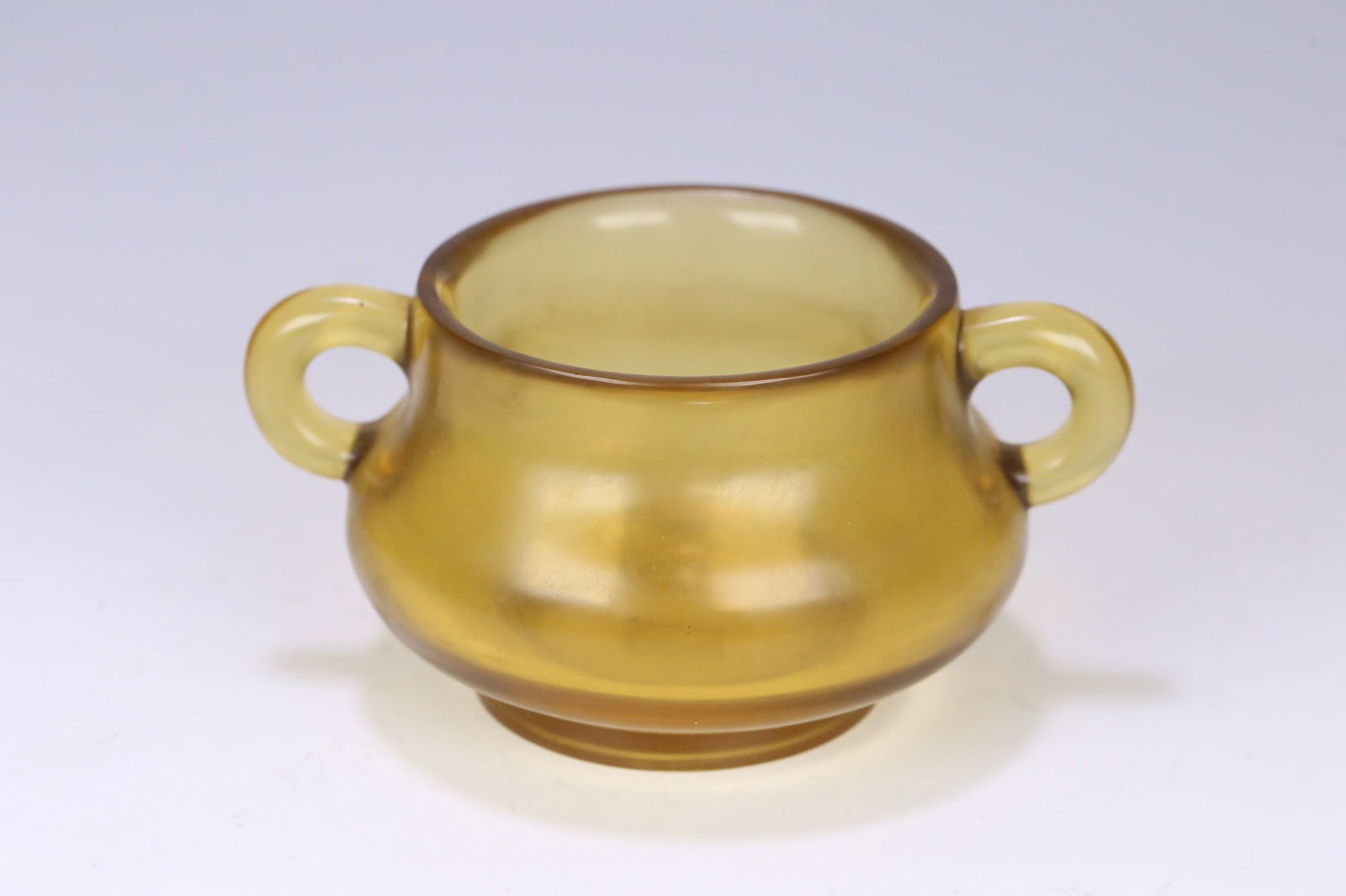 An Exquisite Glass Double-Ears Censer: An Exquisite Glass Double-Ears Censer Qing Dynasty, China Qianlong Four-character Mark Size:13.7cmx10.3cmx6.7cm Weight:396.6g (The Dimensions Of All Batches Are Manually Measured.If You Need More Deta