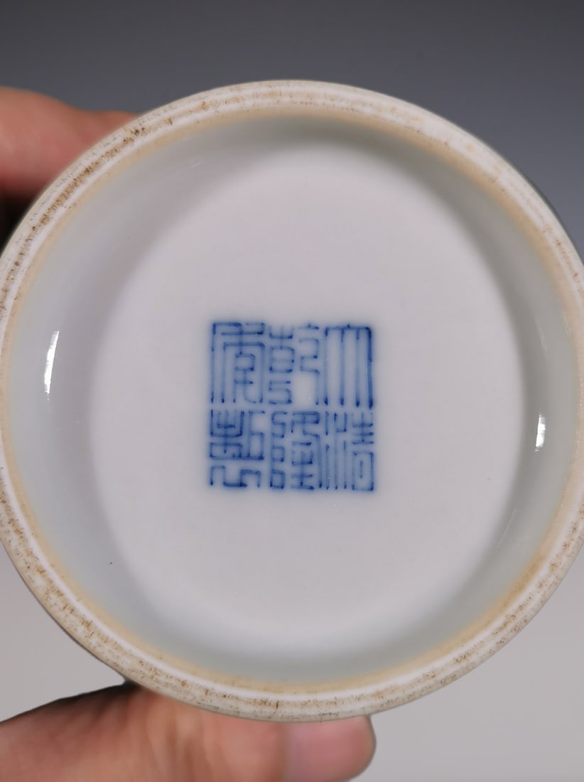 An Exquisite Blue and White Flower and Fruit Pattern Vase - 8