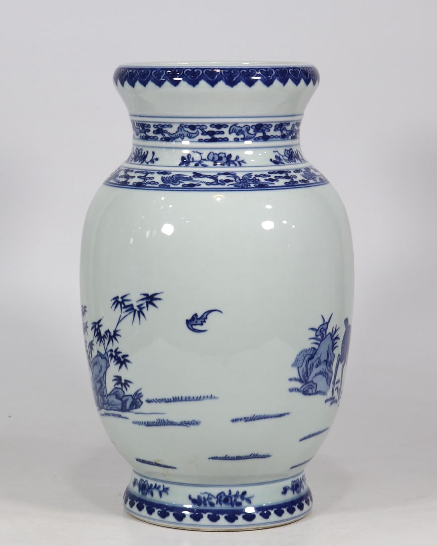An Exquisite Blue and White Pine Pattern Sika Deer Pattern Vase - 3