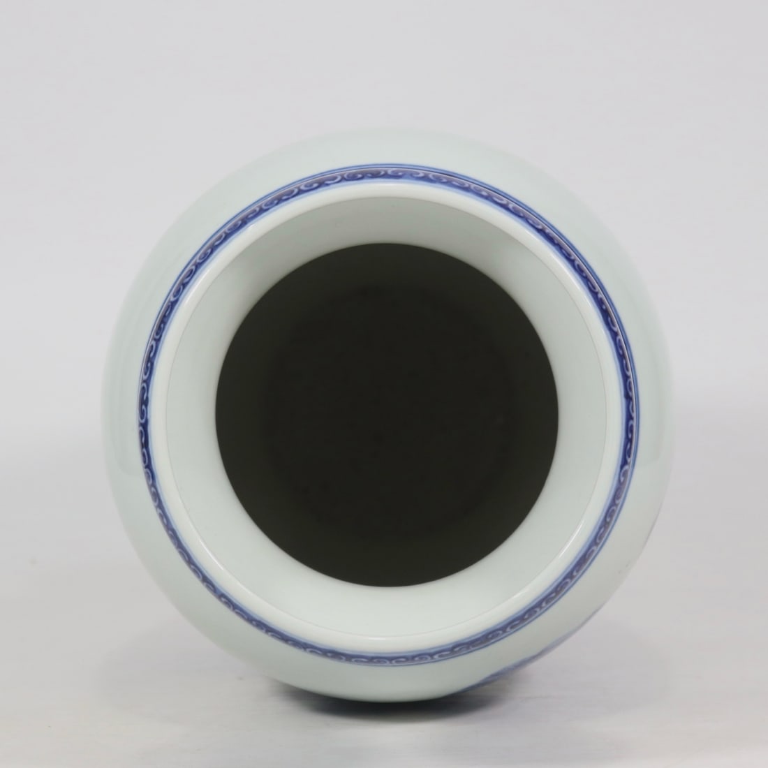 An Exquisite Blue and White Pine Pattern Sika Deer Pattern Vase - 8