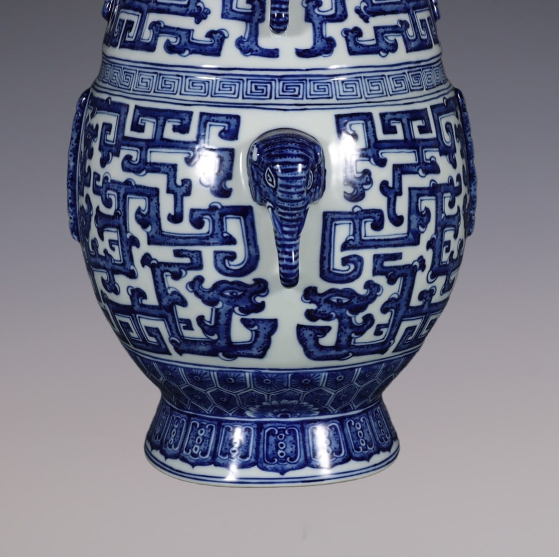 An Exquisite Blue and White Dragon Pattern Vase - 5