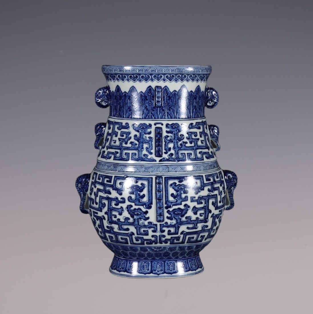 An Exquisite Blue and White Dragon Pattern Vase - 6