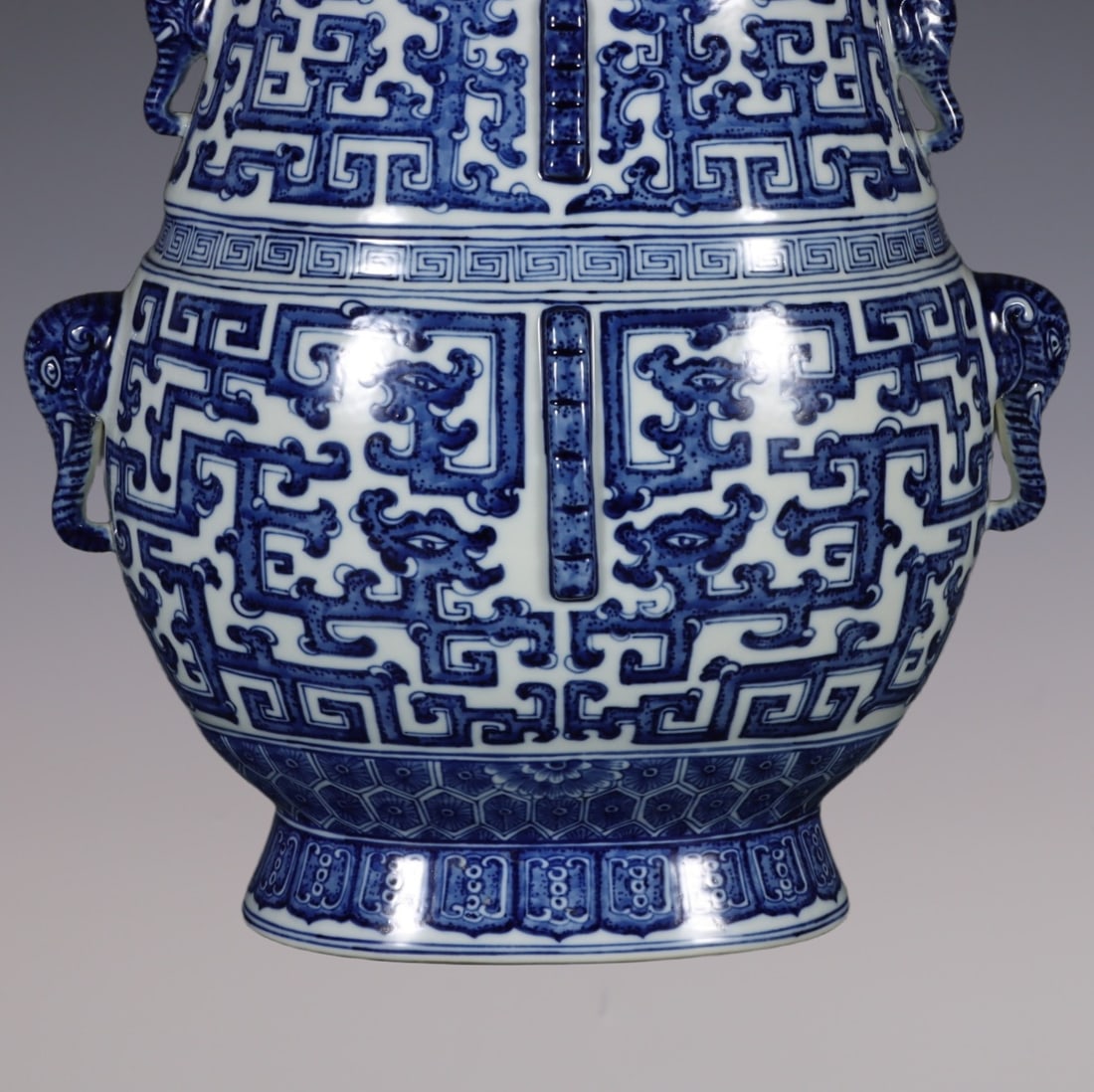 An Exquisite Blue and White Dragon Pattern Vase - 7