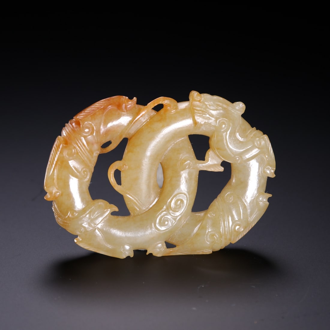 An Exquisite White Jade Dragon Pattern Ornament: An Exquisite White Jade Dragon Pattern Ornament Qing Dynasty, China Size:6cmx4.3cm Weight:42g (The Dimensions Of All Batches Are Manually Measured.If You Need More Detailed Information, Please Contact