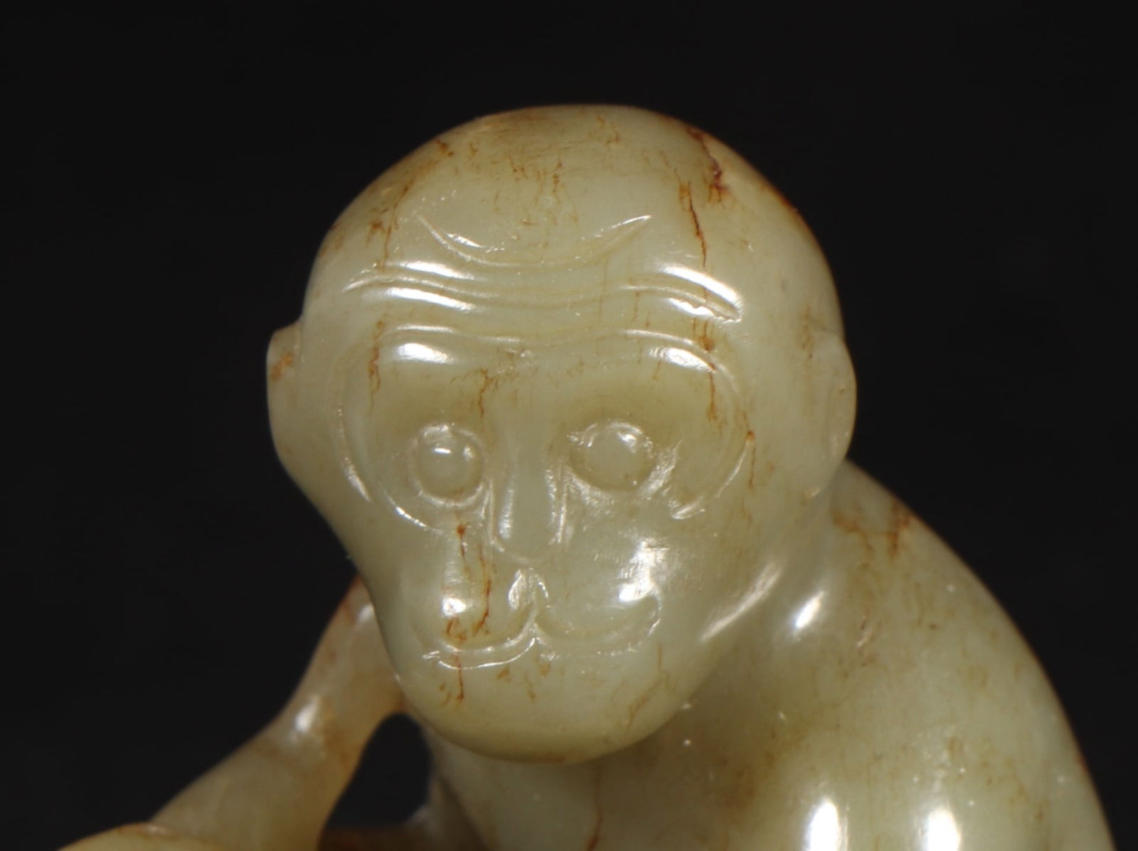 An Exquisite White Jade Monkey Ornament - 4