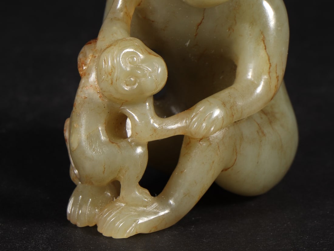 An Exquisite White Jade Monkey Ornament - 5
