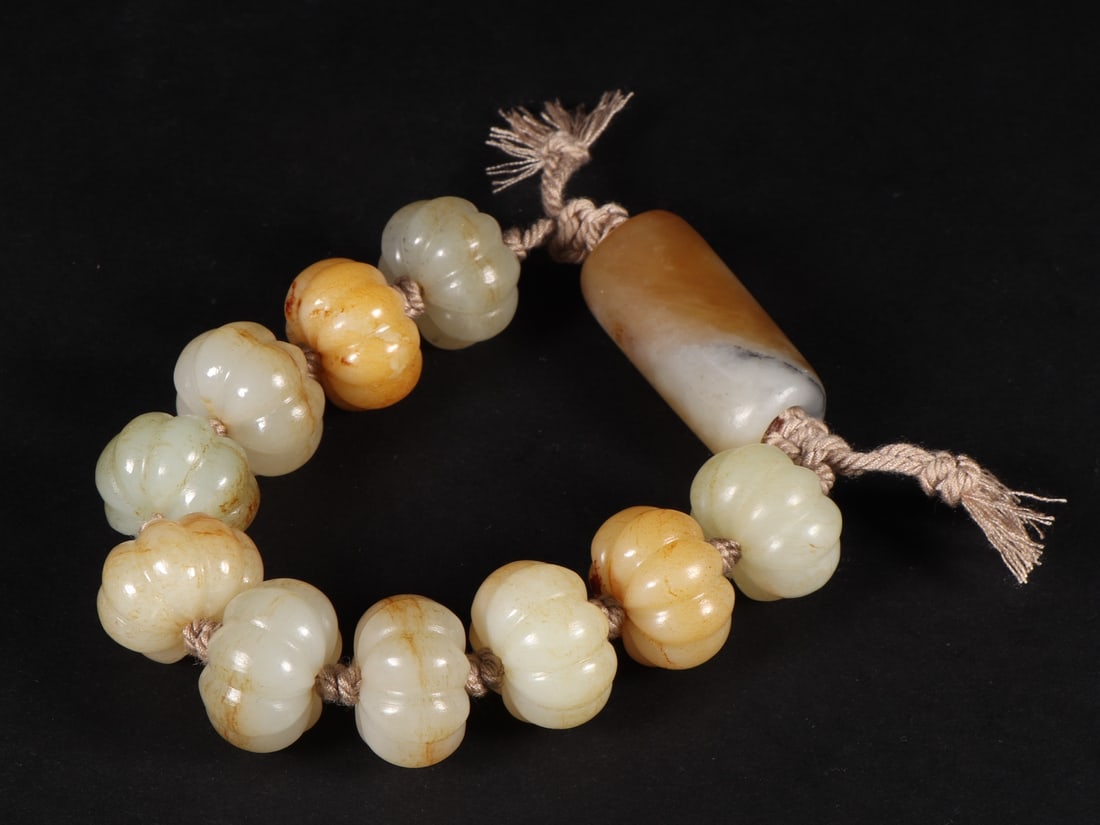 An Exquisite White Jade Pumpkin-Shaped Bracelets - 3