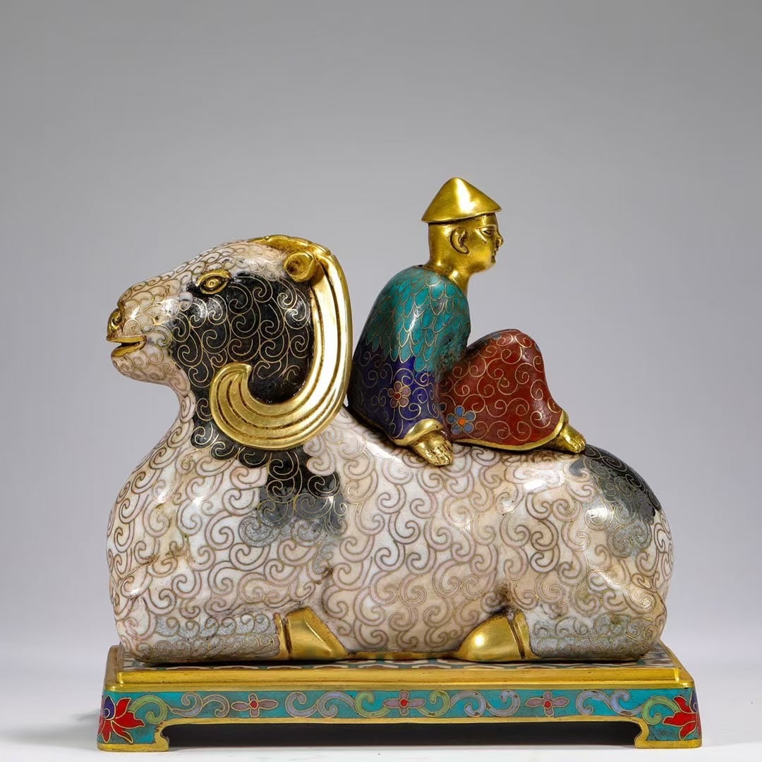 An Exquisite Cloisonne Sheep Ornament: An Exquisite Cloisonne Sheep Ornament Qing Dynasty, China Qianlong Four-character Mark Size:16cmx8cm Weight:2.2kg (The Dimensions Of All Batches Are Manually Measured.If You Need More Detailed